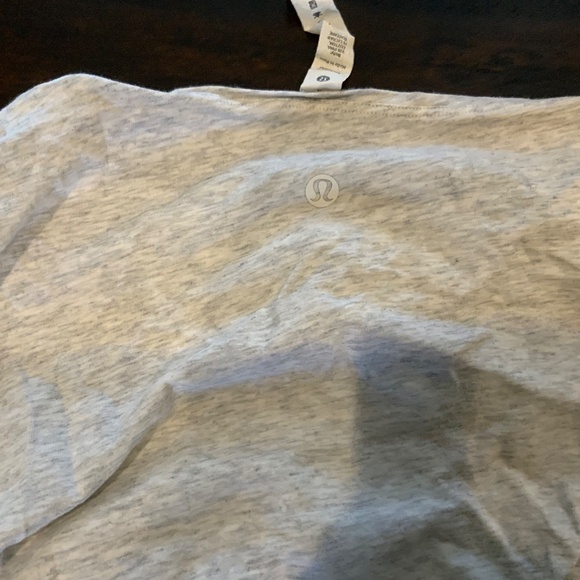 Lululemon Back in action Short Sleeve Shirt in , size4, worn twice, msrp$58 - Picture 5 of 5